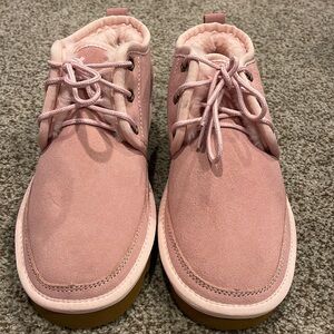 Light Pink Fake Uggs, Women’s Size 7
NEVER WORN